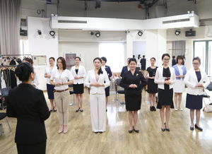 服務(wù)禮儀培訓師必知 禮儀服務(wù)的五大基本原則